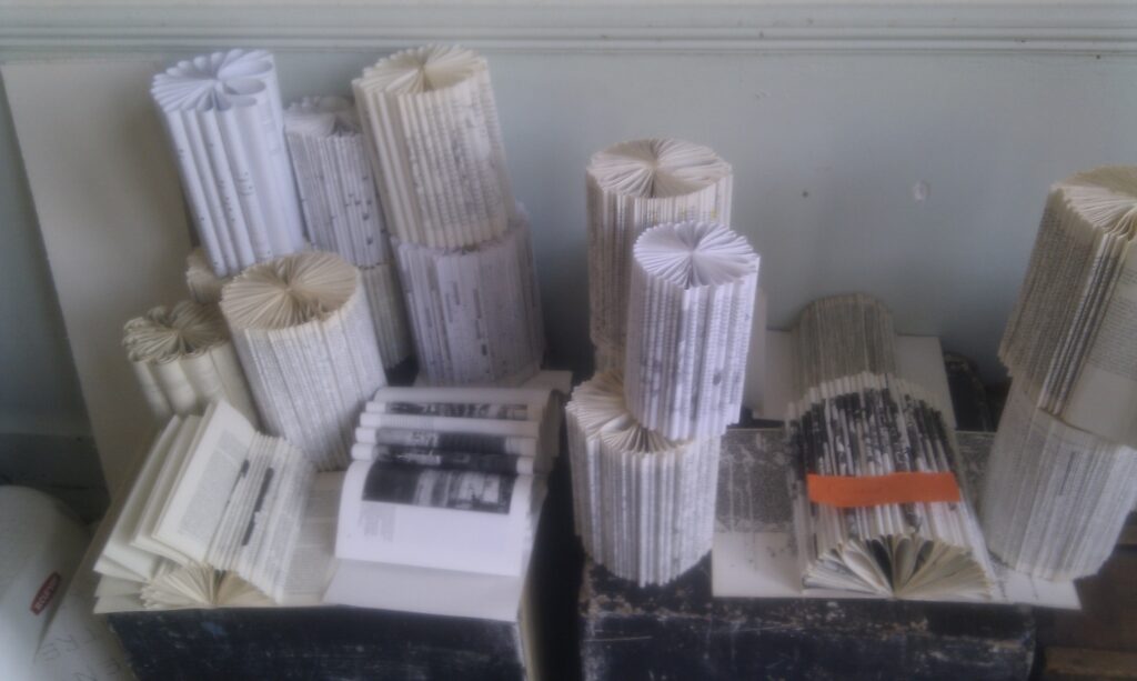 Kunst met gebruikte boeken